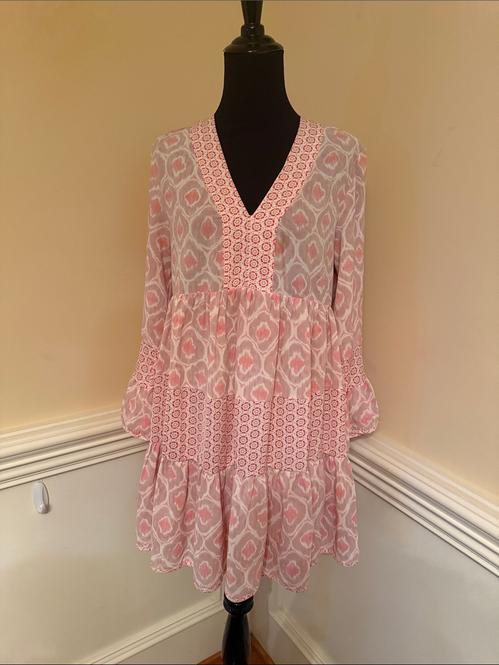 entro Pink and Cream Floral-Print Blouse Size Small